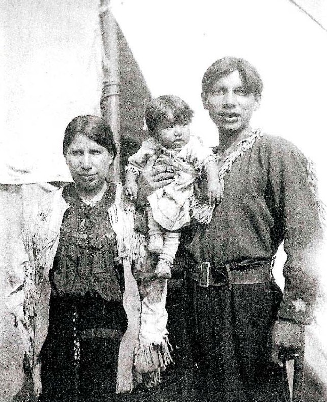 Le fils de Santu Toney et sa famille. Photo de Frank Speck. Courtoisie de American Philosophical Society (4595a) 2016-02 SantuFamily nflds22